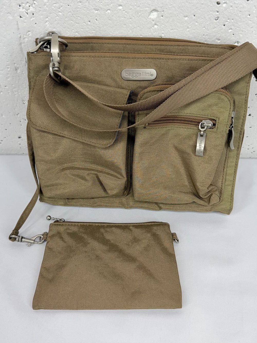 Baggallini Metallic Light Brown Crossbody Organizer Purse Bag